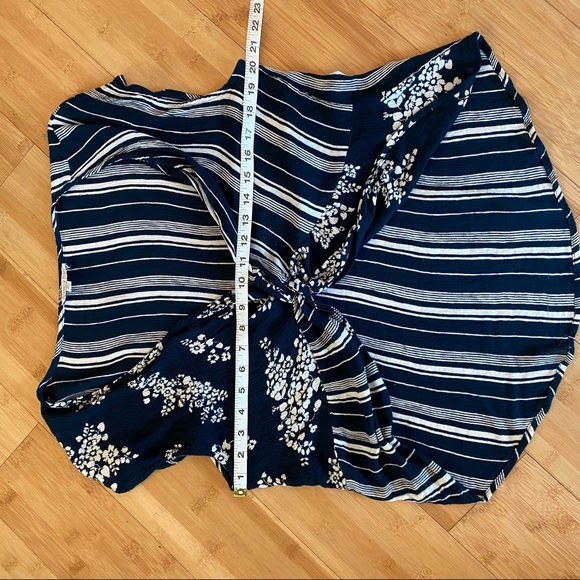 Patrons of Peace Top - Size XS - Knotted Crop Blouse - Picture 4 of 11